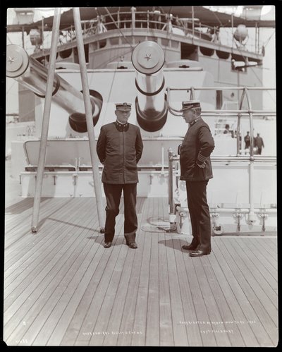 Kontradmirál Robley Dunglison Evans a kapitán John Elliott Pillsbury na palubě U.S.S. Marine, 1906 (stříbrný želatinový tisk) od Byron Company